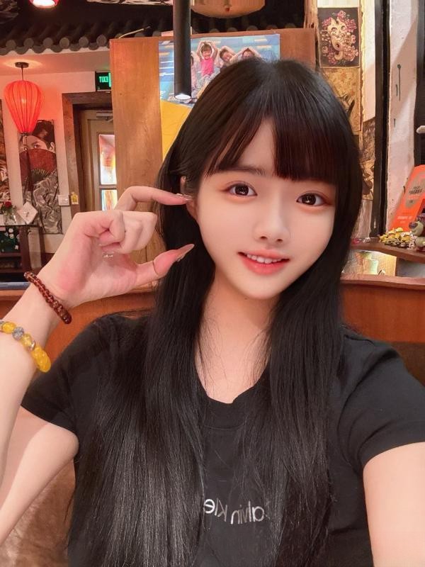 甜美女友系杉杉