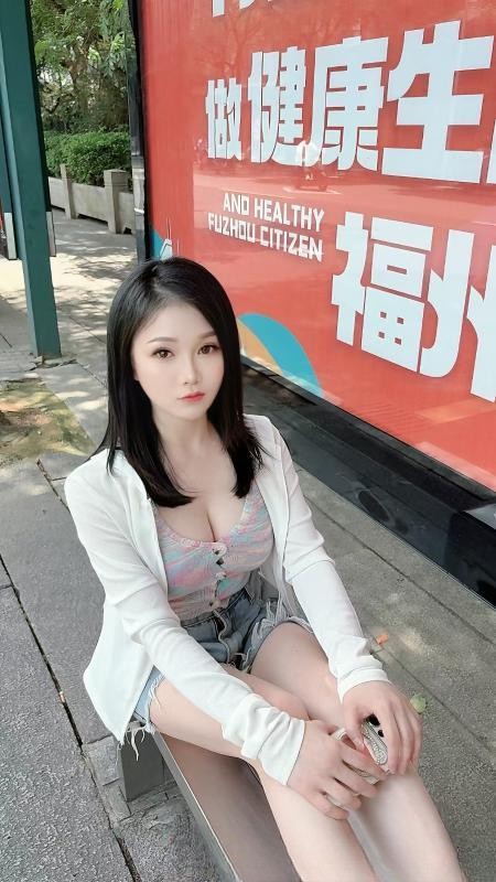 FZ白皙小姐姐薯片
