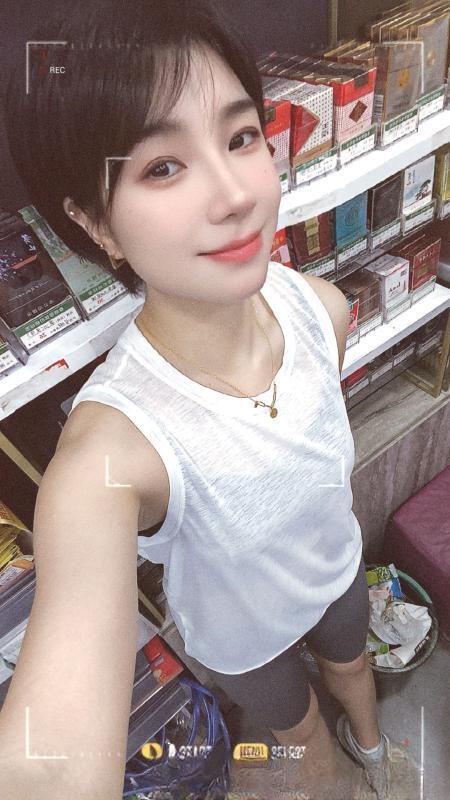 短发御姐