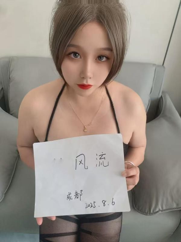 大臀风骚姐姐