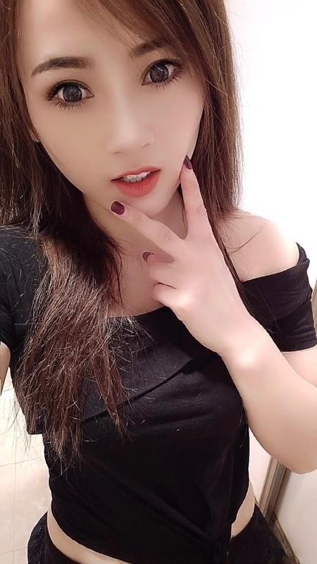 苗条靓妹菲菲
