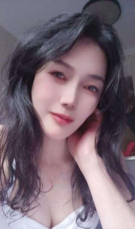 颜值服务系白苏