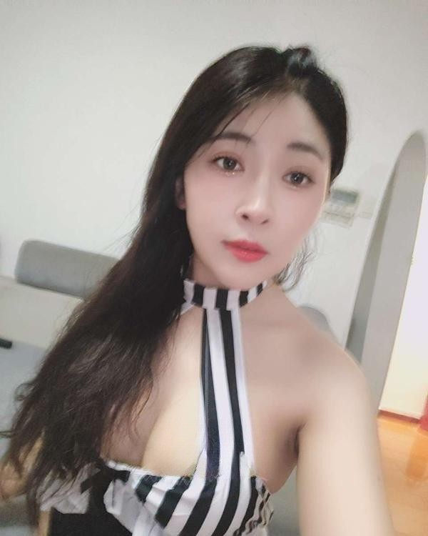 性感大奶骚妇