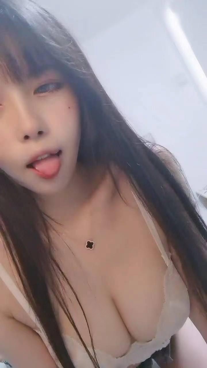 重庆长腿大胸妹子