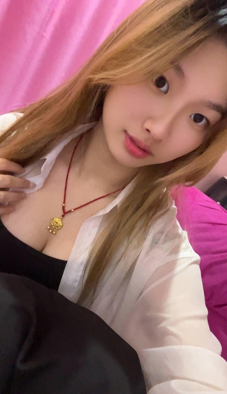 粉嫩多汁小骚妹