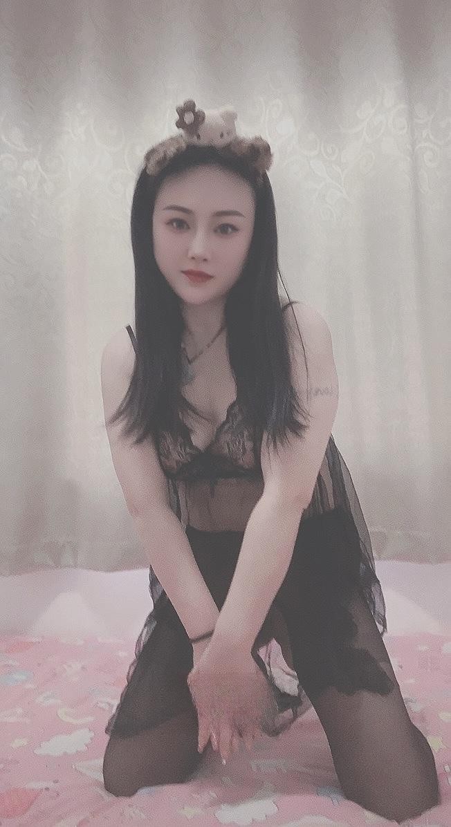 性感眼神会勾引穿上黑丝更加诱惑