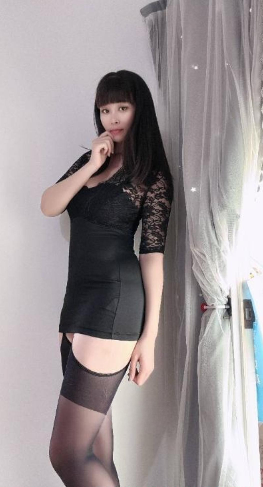 性感黑丝小骚妹