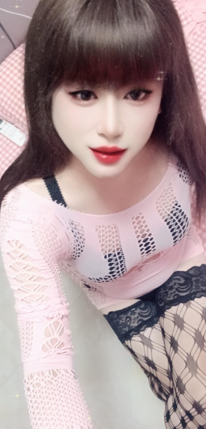 小丽肤白貌美大长腿
