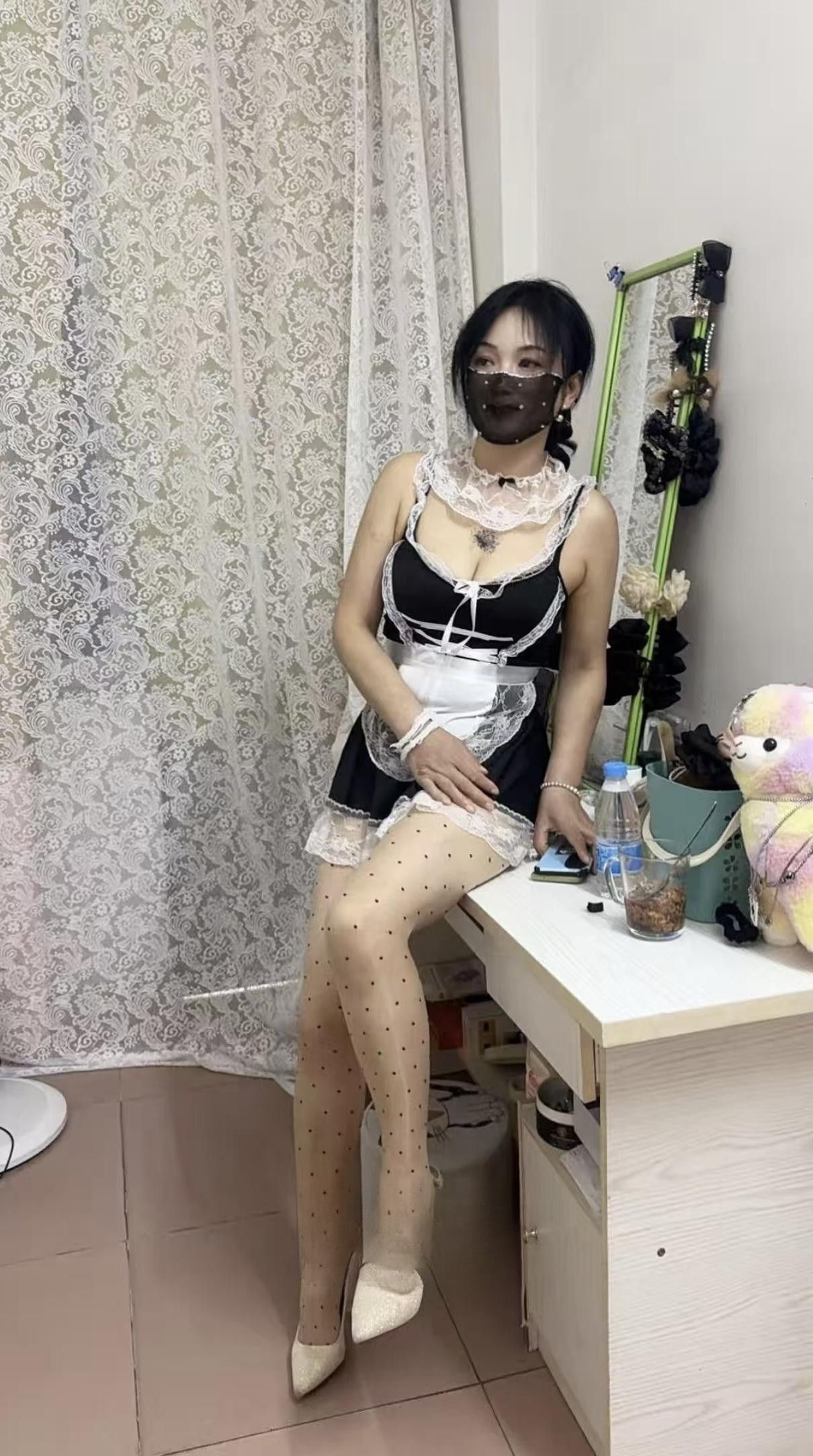 白皙丰满妩媚大奶妹
