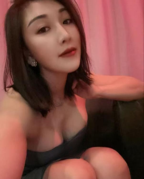 性感酒吧小妹