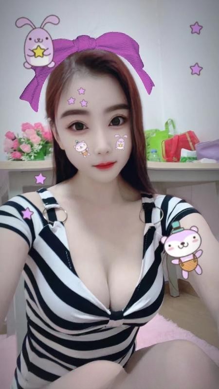 练瑜伽小姐姐