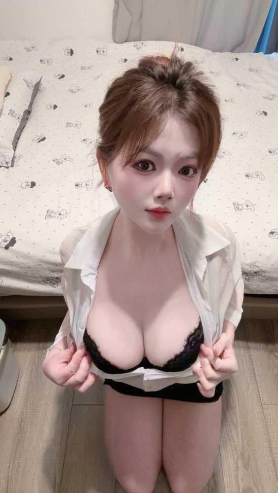 性感制服诱惑妹子