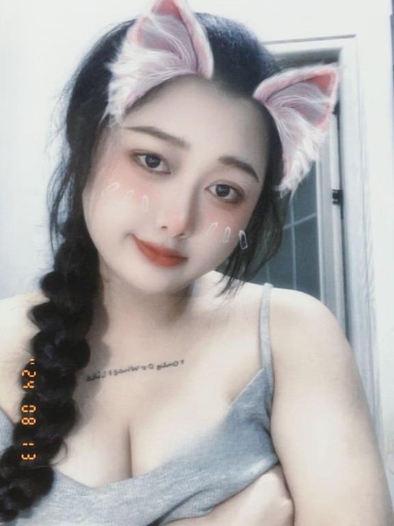 年轻丰满型嫩妹