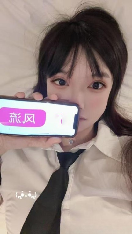 陆家嘴白嫩颜值小姐姐