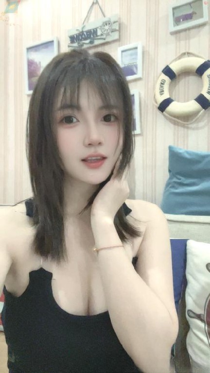 甜美系嫩妹