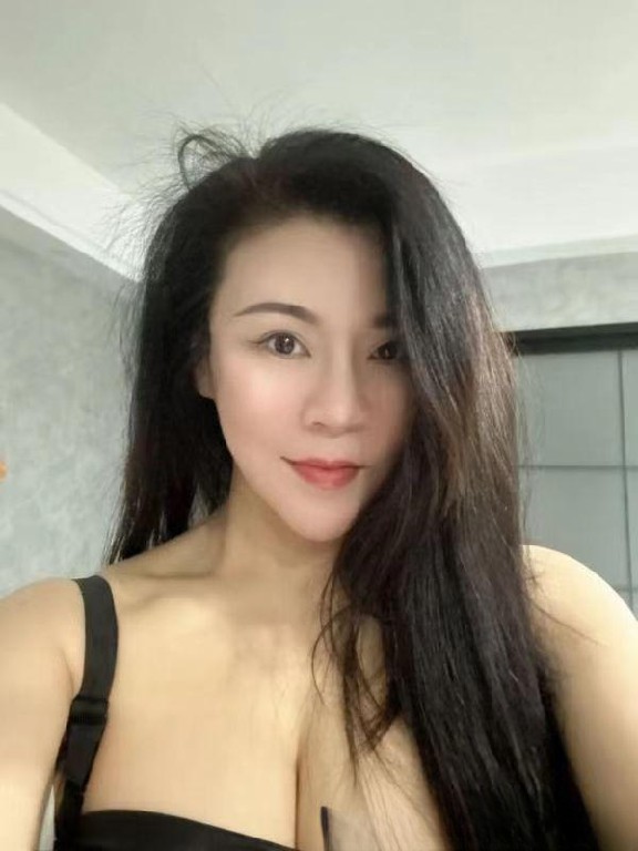 E奶熟女飘雪