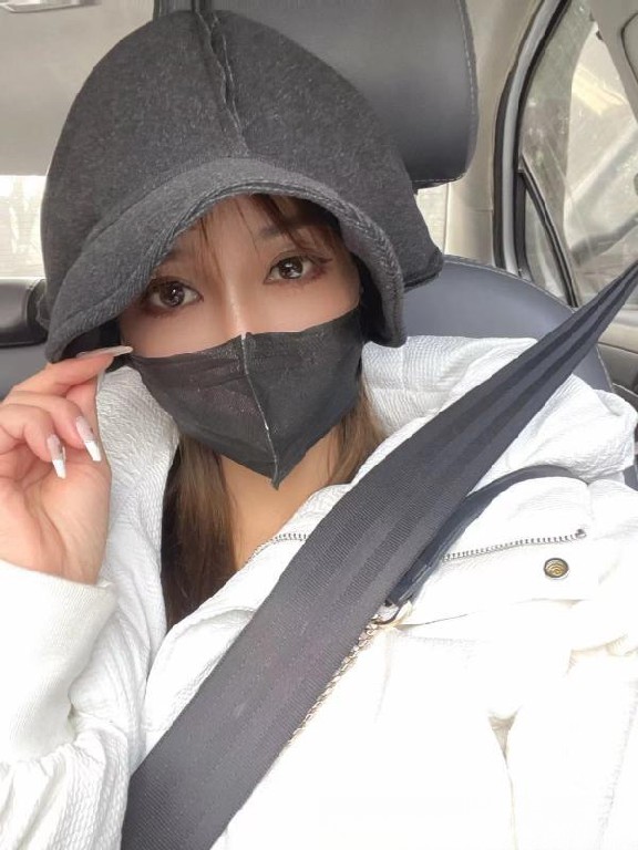 昭觉寺附近小个子美女