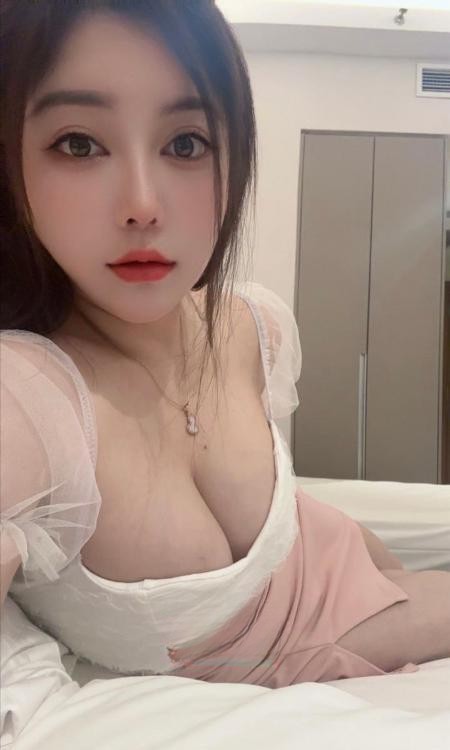 青春靓丽妹子屁股翘