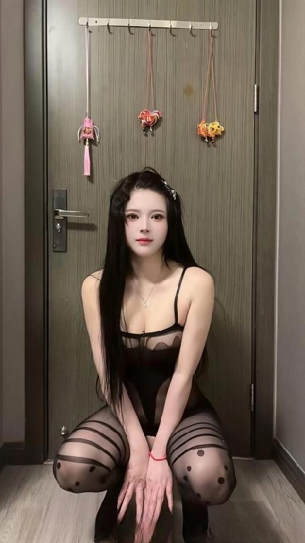 上城毒龙肥臀美少妇