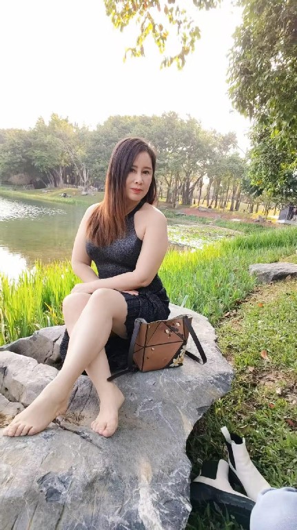 胸大屁股大熟女姐姐
