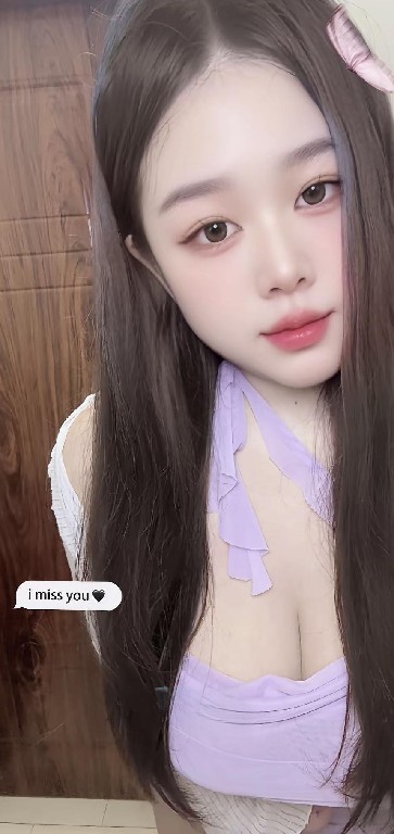 肥美性感大胸妹