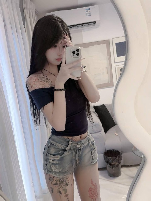舌吻很紧的玥儿