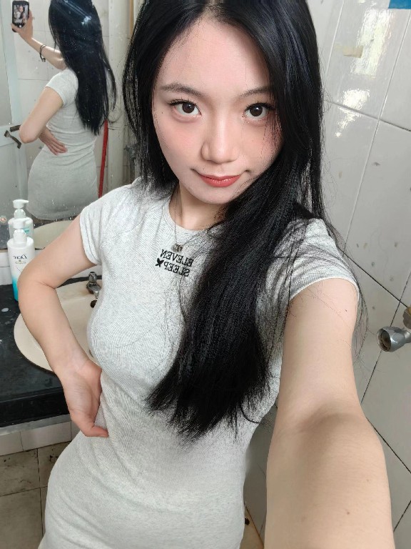 细皮嫩肉小骚妹