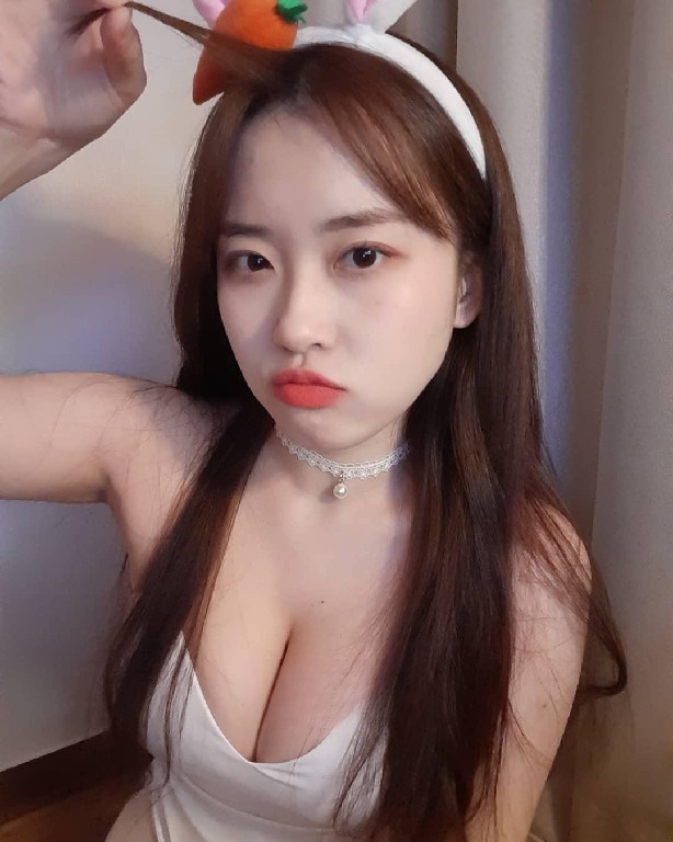 镜湖清纯粉嫩大波妹