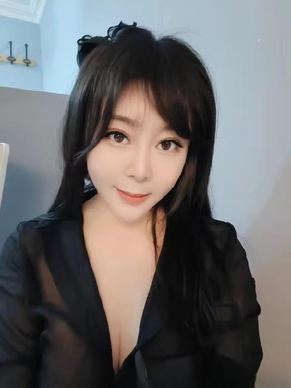 会喷水的小姐姐
