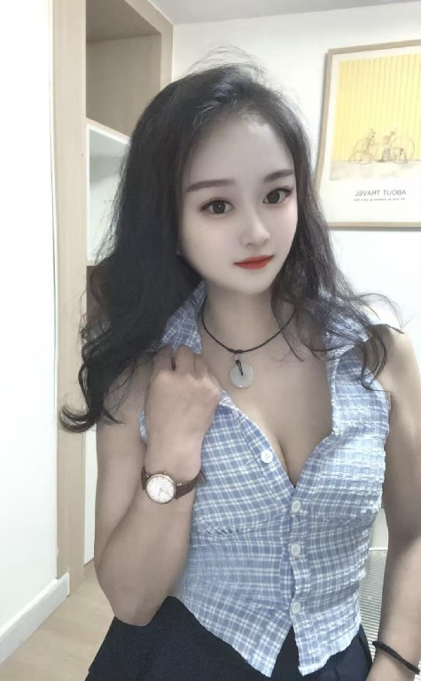 年轻漂亮骚气少女