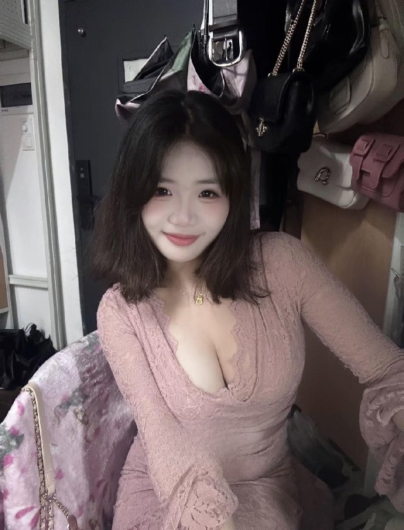 性感年轻精神小妹
