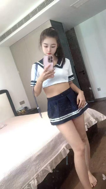 甜妹粉嫩蝴蝶穴