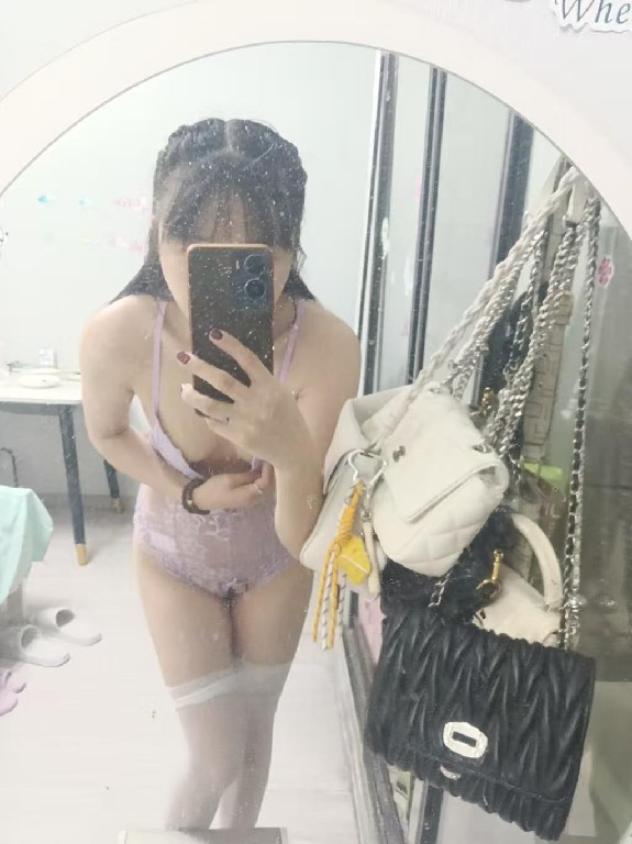 口爆性价比长腿少妇