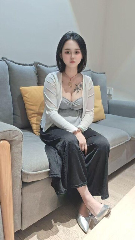 身材好皮肤白净小姐姐