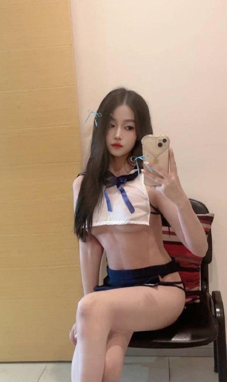 丰满翘臀泄火骚妹