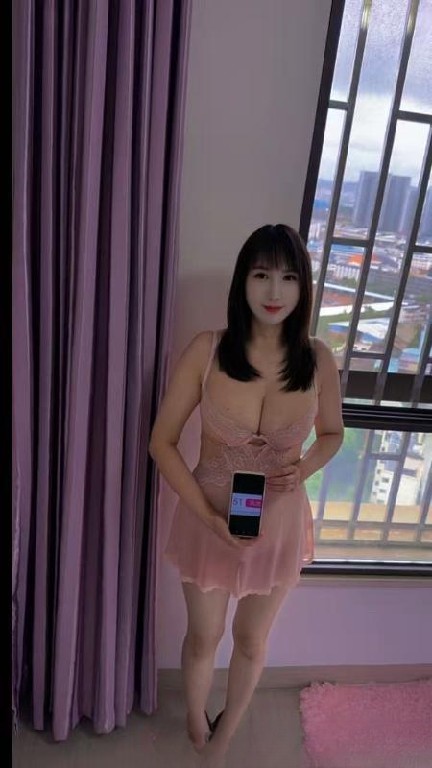 E奶胸控燕子