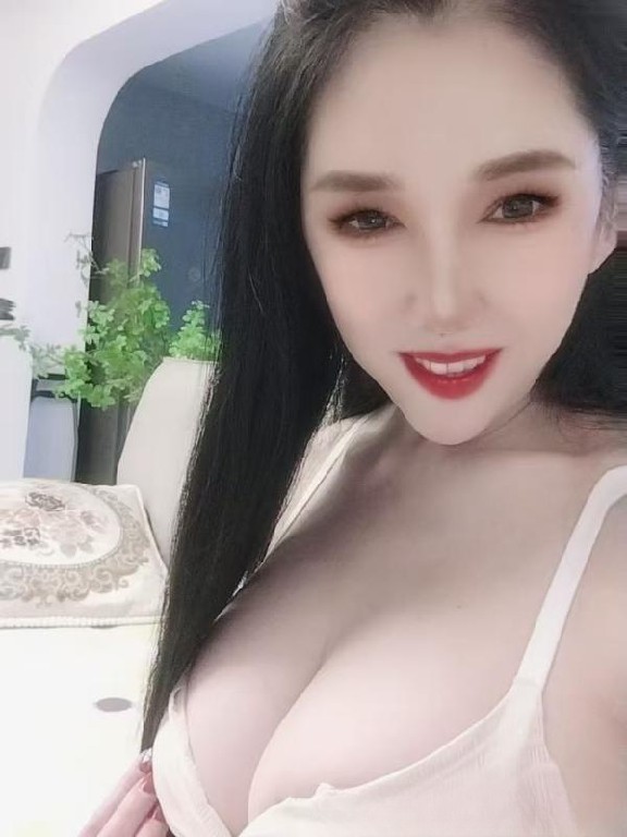 大胸依依姐