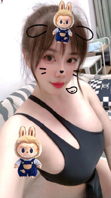 白嫩大奶小甜心