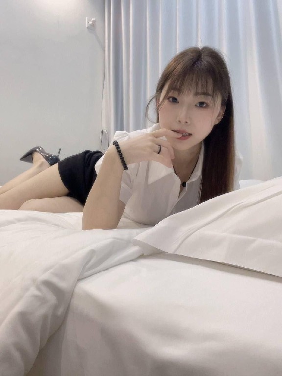 未央白皙纯欲嫩女