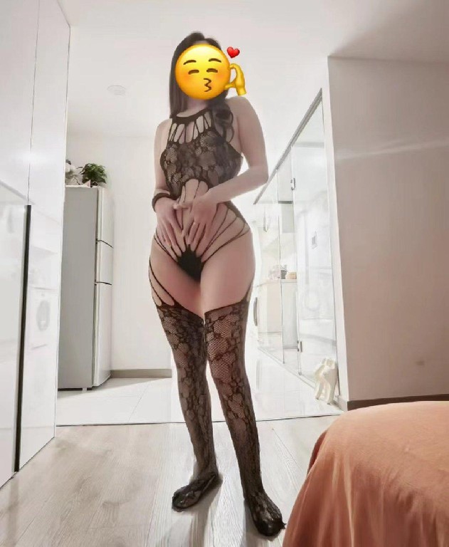 后入丰乳肥臀风骚小美