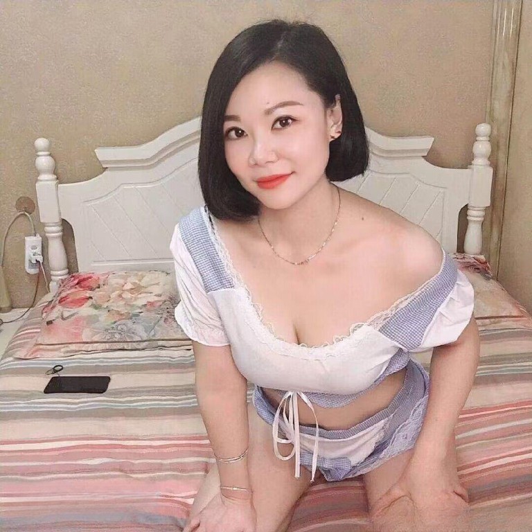 返食妩媚风韵熟女