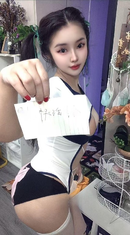 肉臀大奶小甜甜