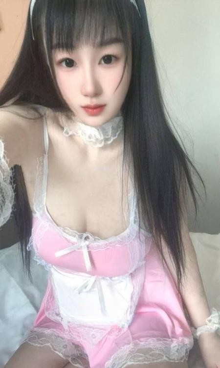 粉嫩诱人御姐