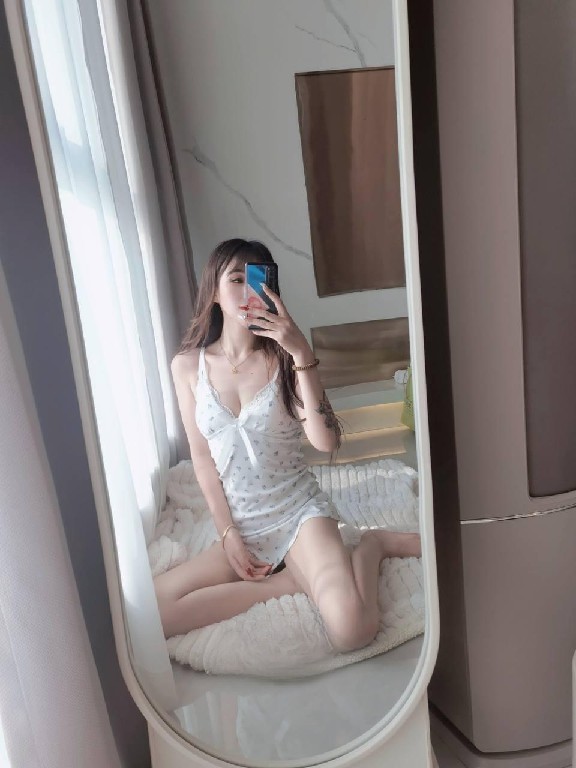 丰泽白皙大长腿御姐