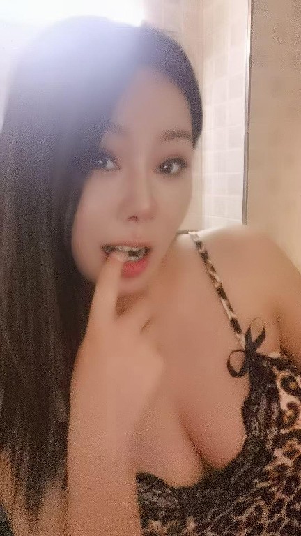 西安大奶小骚货菲菲