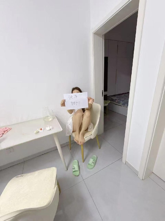 黄浦骚逼粉嫩少妇