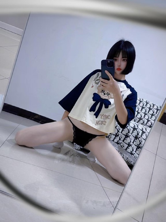 白嫩大奶风骚无比菲女神