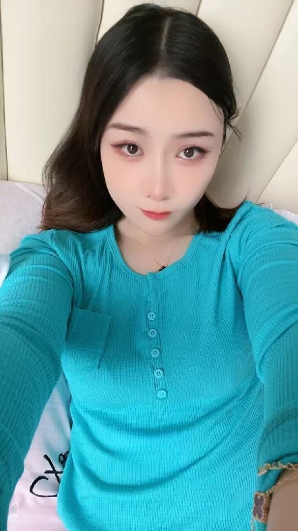 情趣丰满勾人辣妹