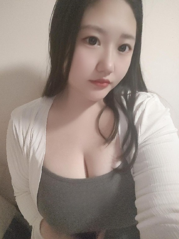 丰满大胸妹子