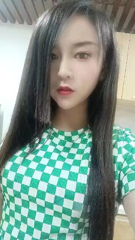 服务系大奶风骚小姐姐